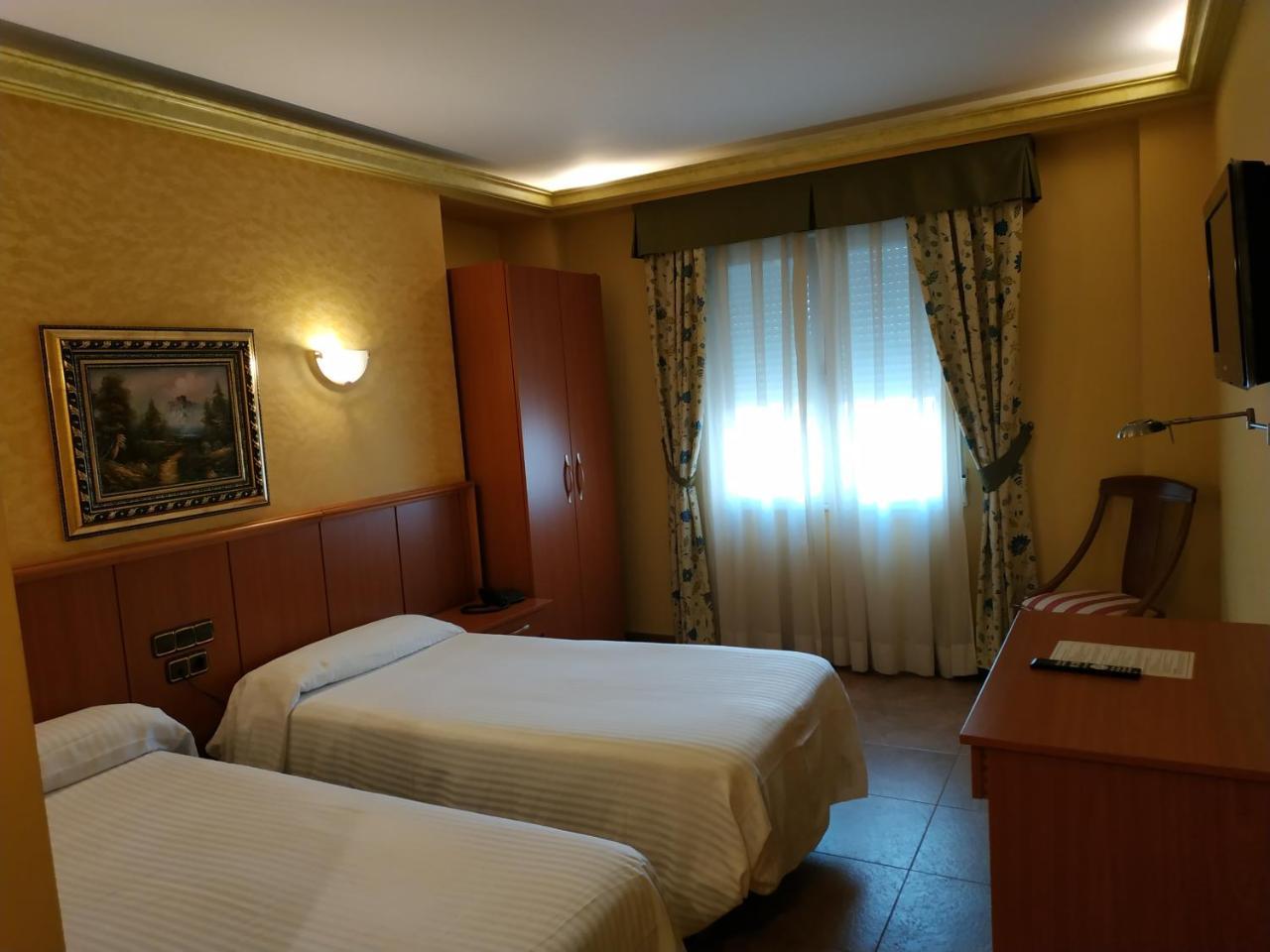 Hotel Real De Castilla Tordesillas Luaran gambar
