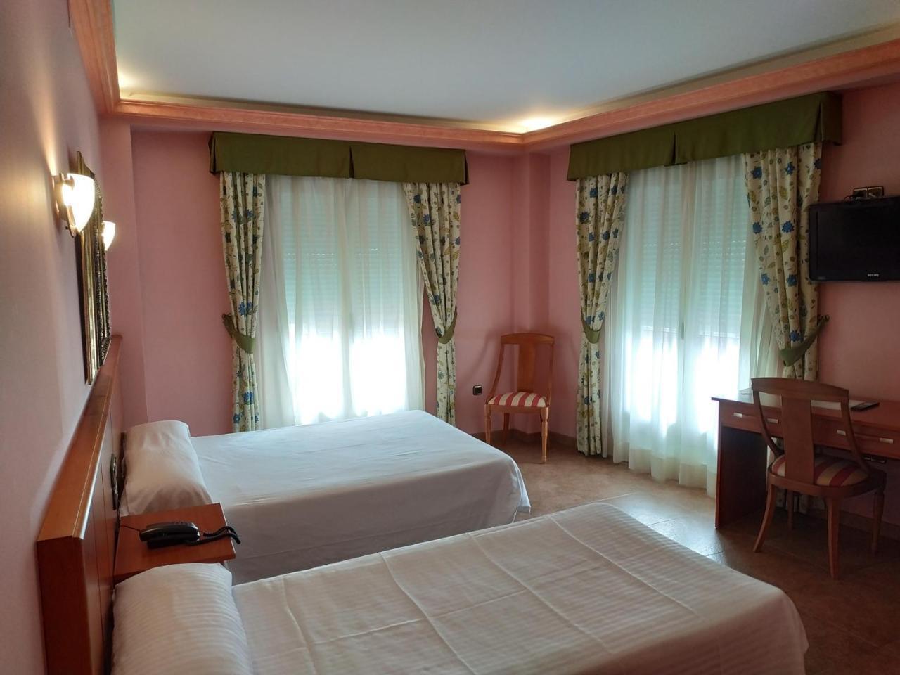 Hotel Real De Castilla Tordesillas Luaran gambar